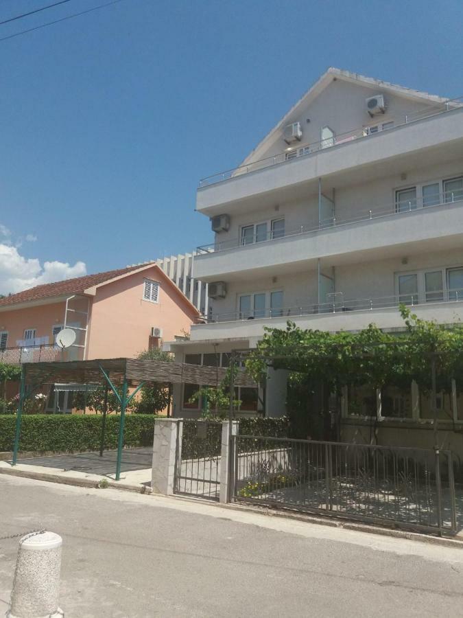 Mona&Mike Apartments ティヴァト エクステリア 写真